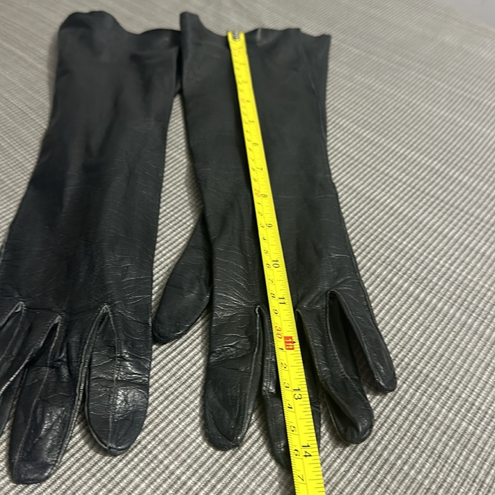 Long, black leather gloves - Picture 10 of 10
